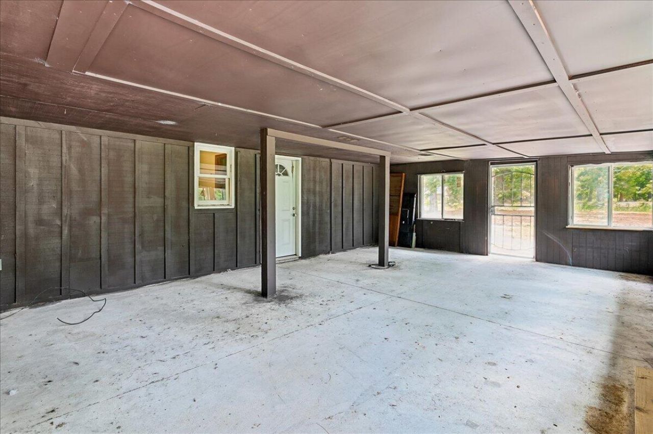 148 Claussen Street Photo 34