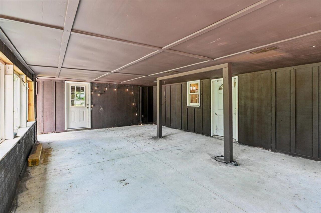 148 Claussen Street Photo 36