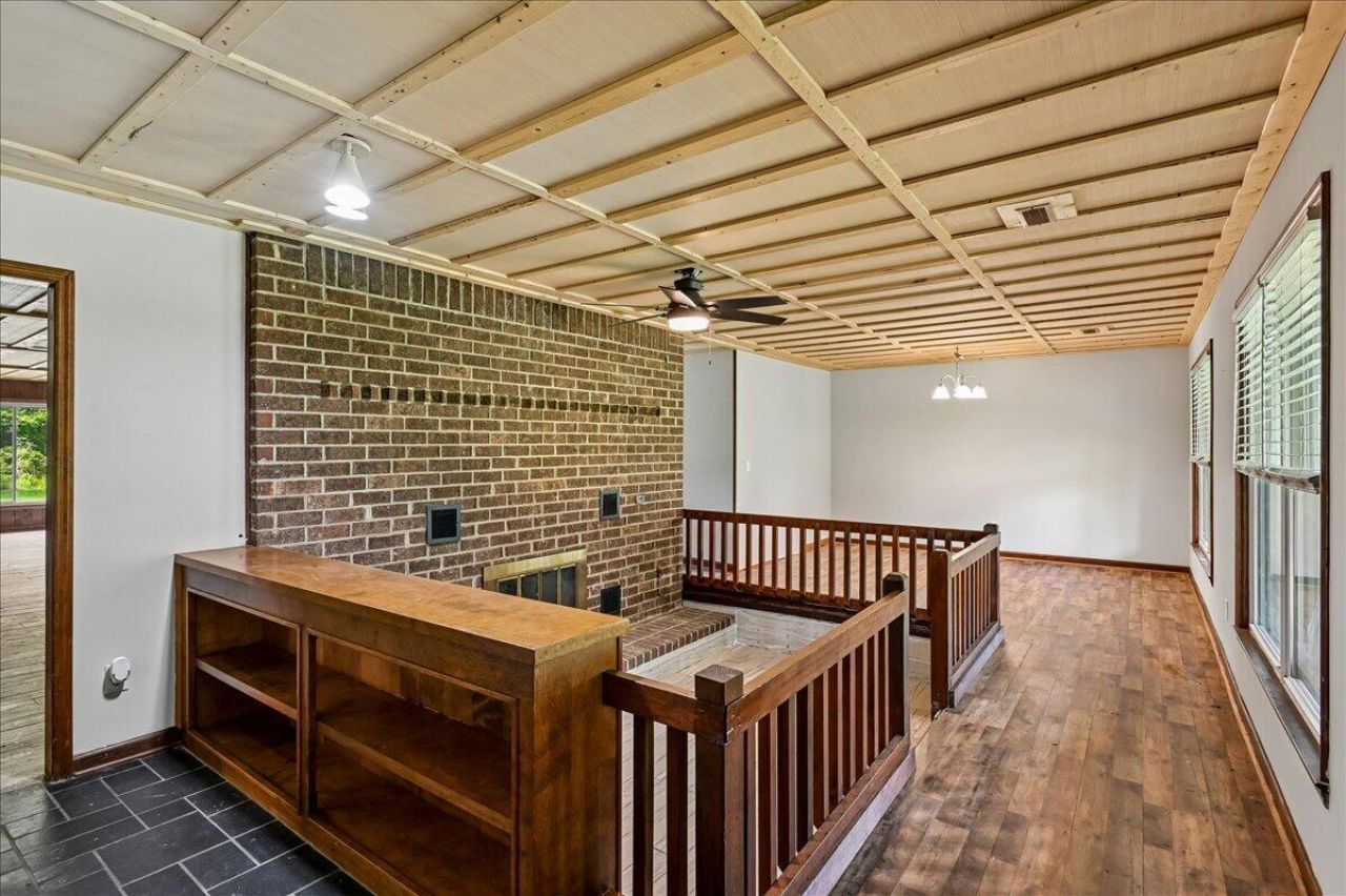 148 Claussen Street Photo 4