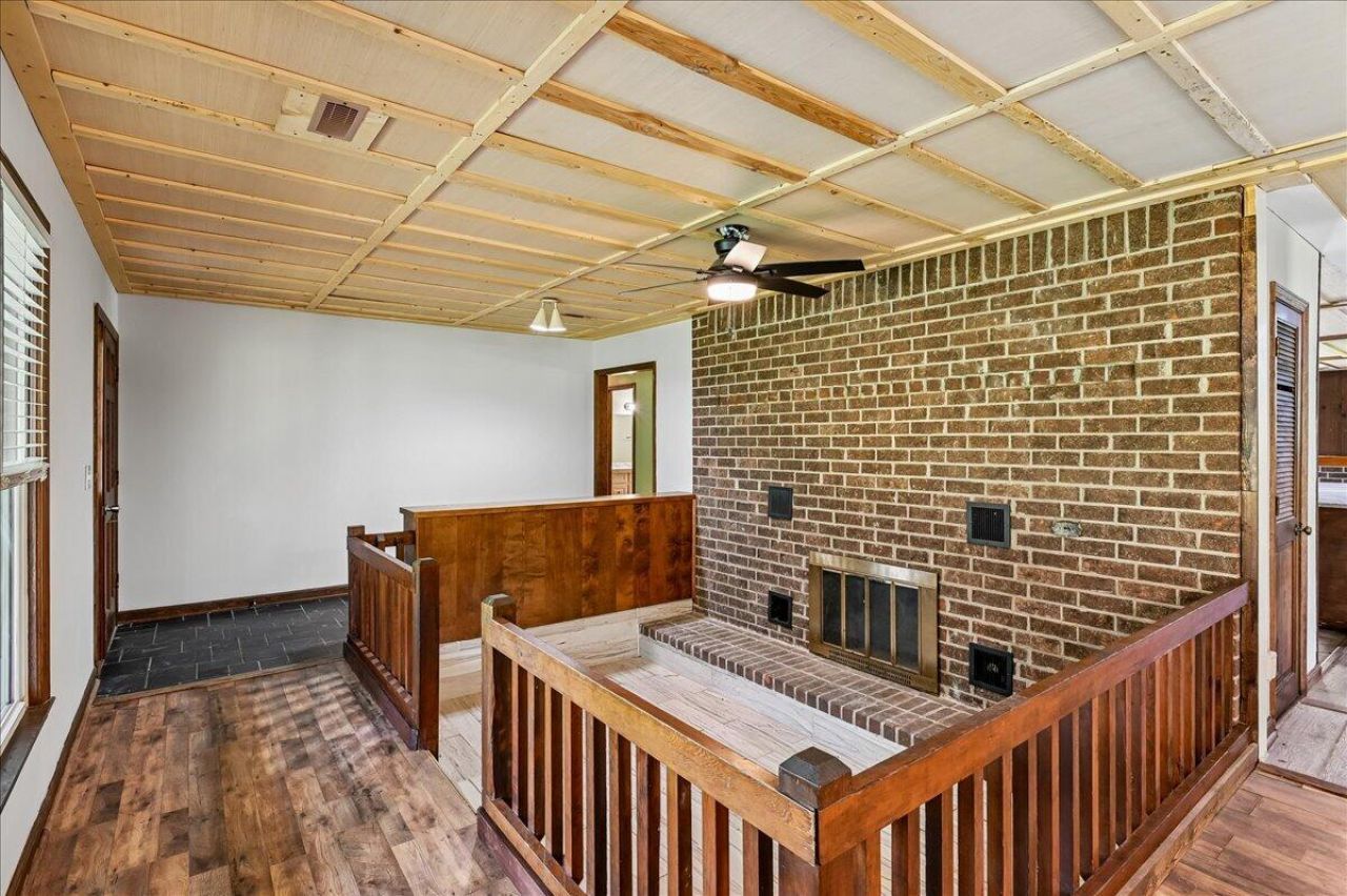148 Claussen Street Photo 5