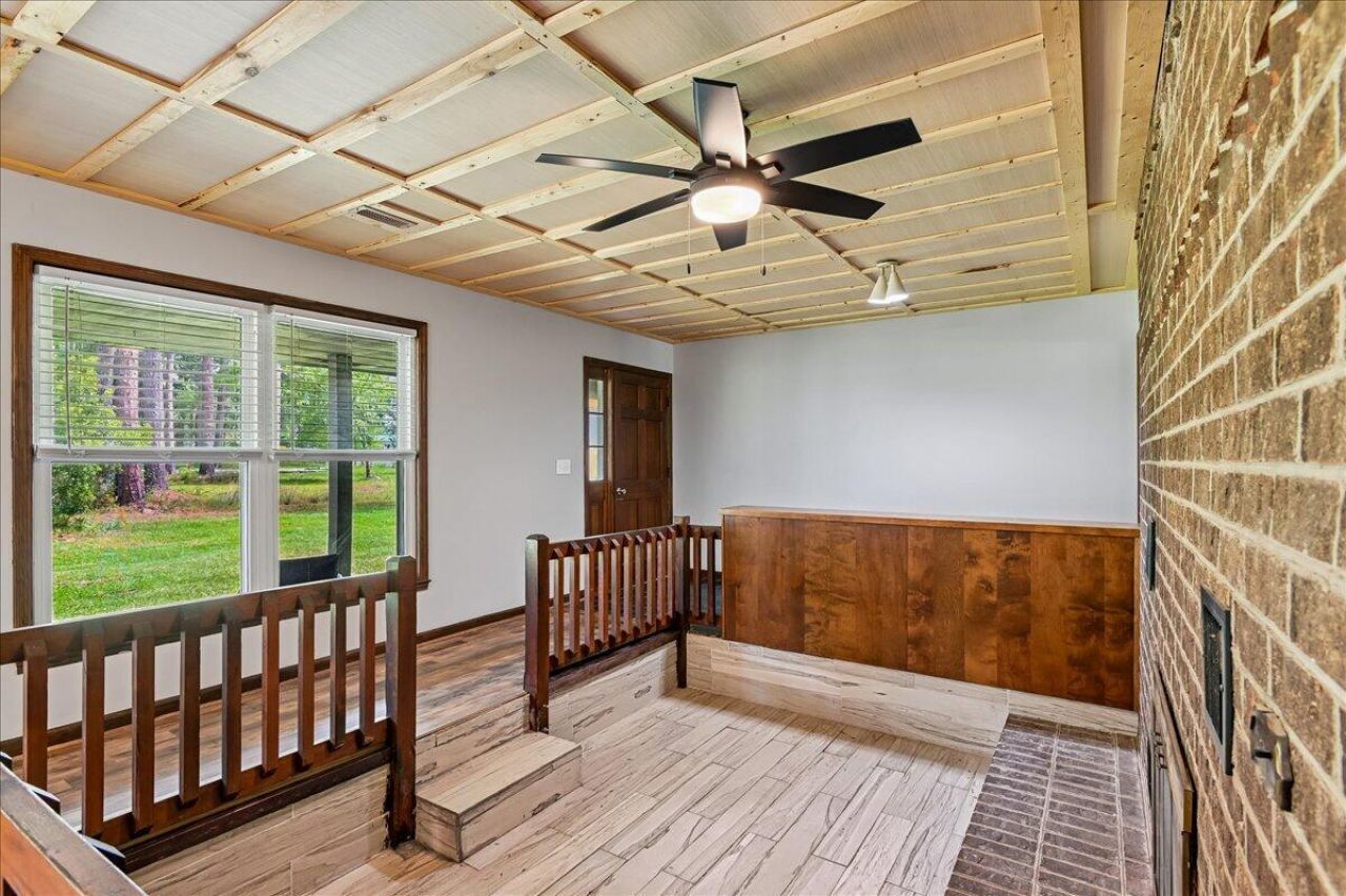 148 Claussen Street Photo 6