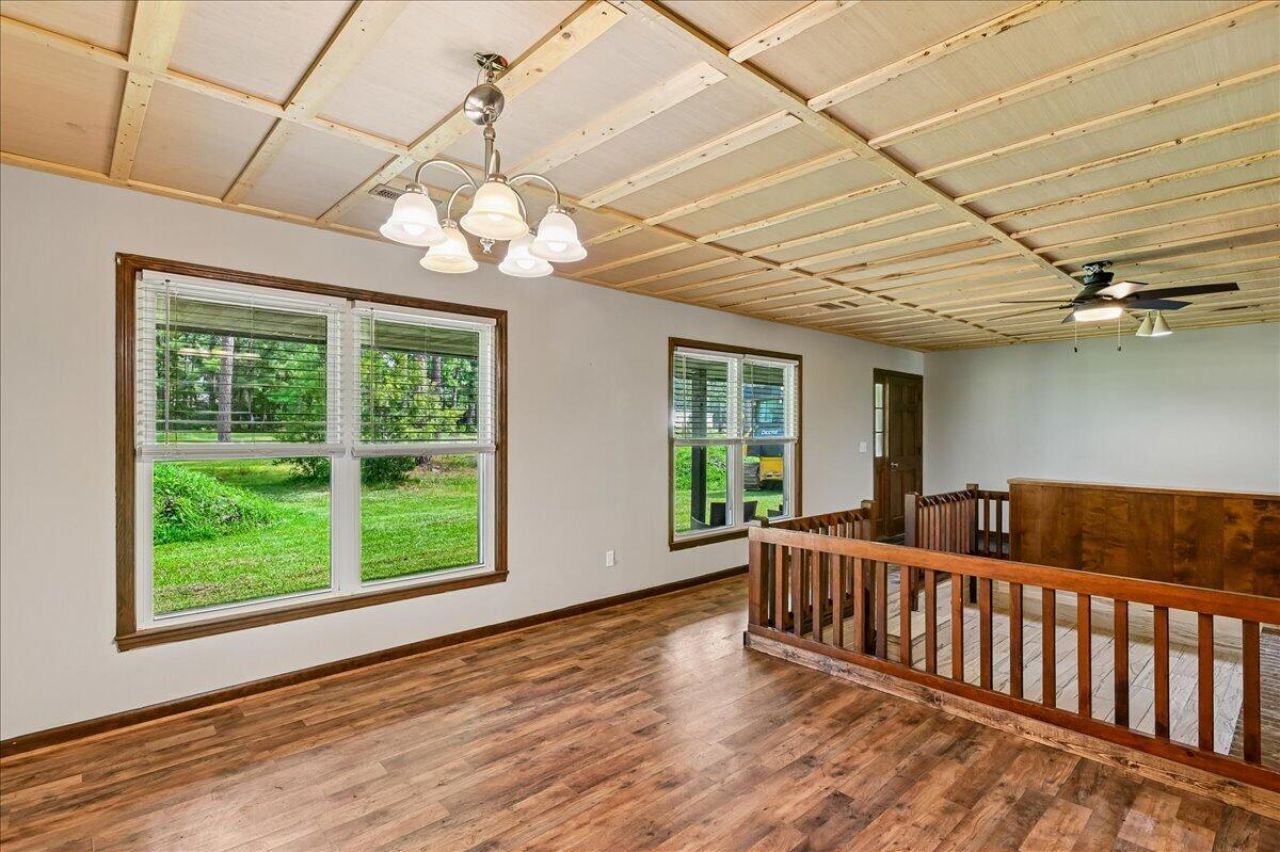 148 Claussen Street Photo 7