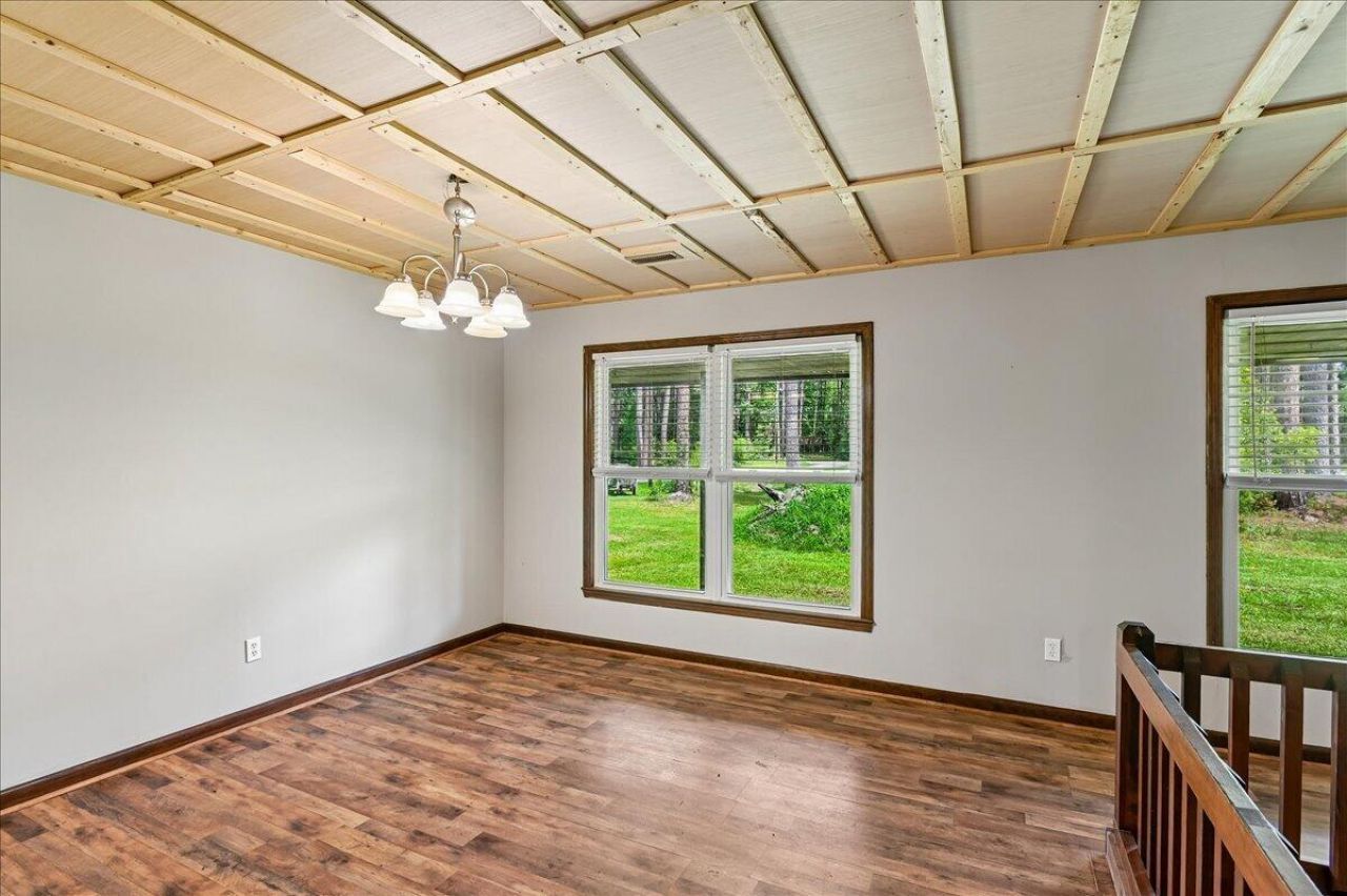 148 Claussen Street Photo 8