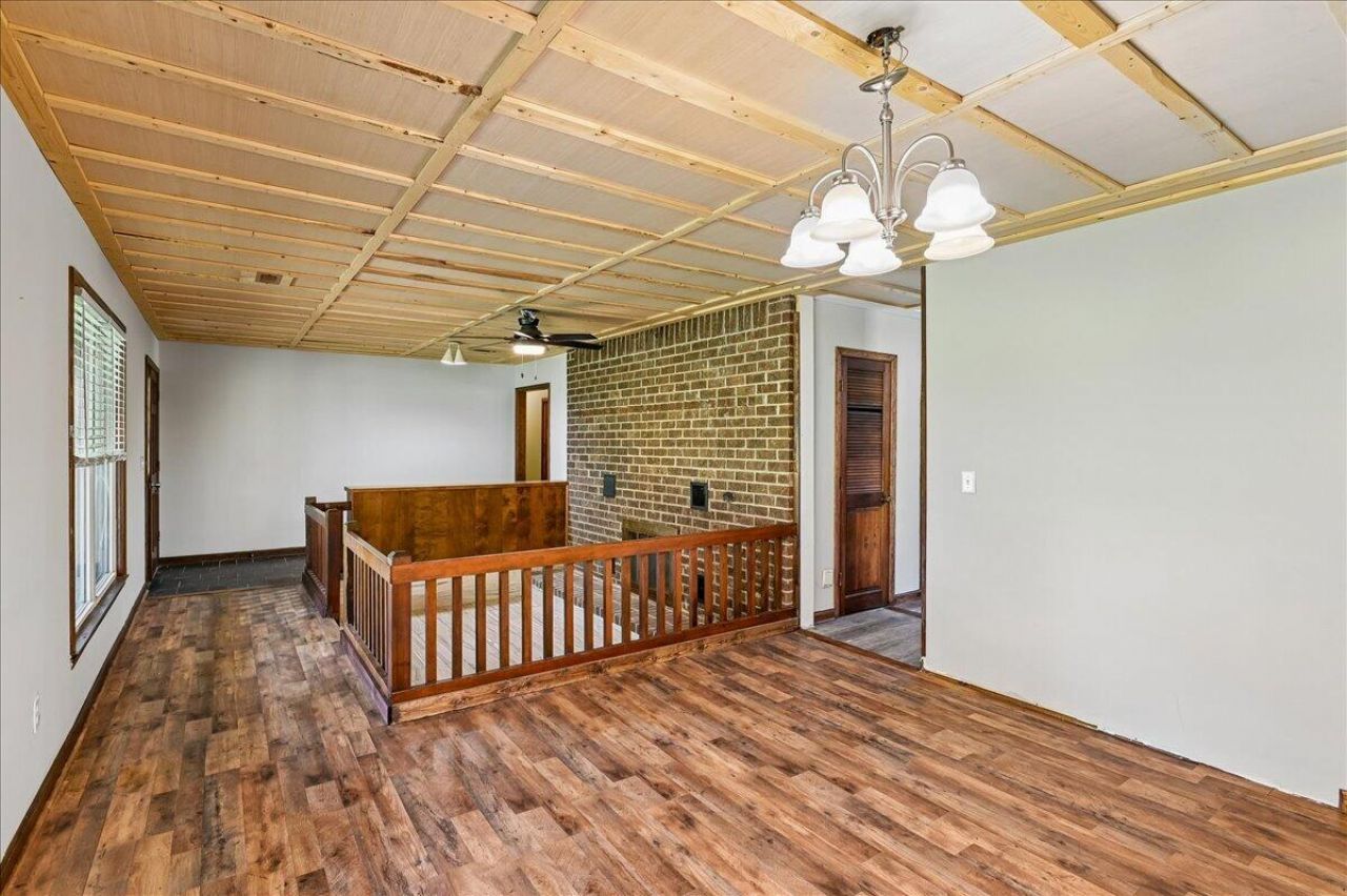 148 Claussen Street Photo 9