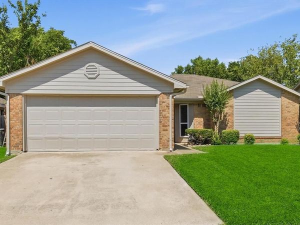 7913 Pebblebrook Drive, Watauga, TX 76148