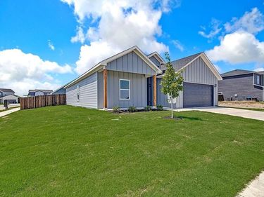 213 Marble Creek Drive, Fort Worth, TX 76131