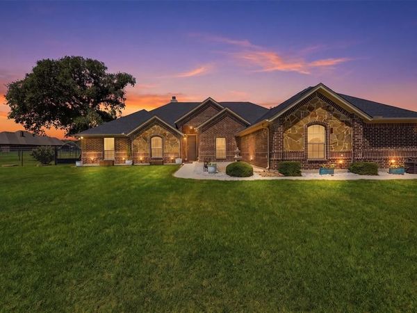 205 Lavender Court, Springtown, TX 76082