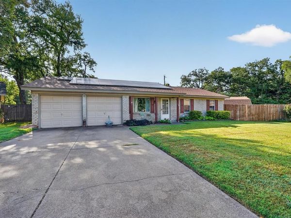 184 Oakhurst Drive, Bedford, TX 76022