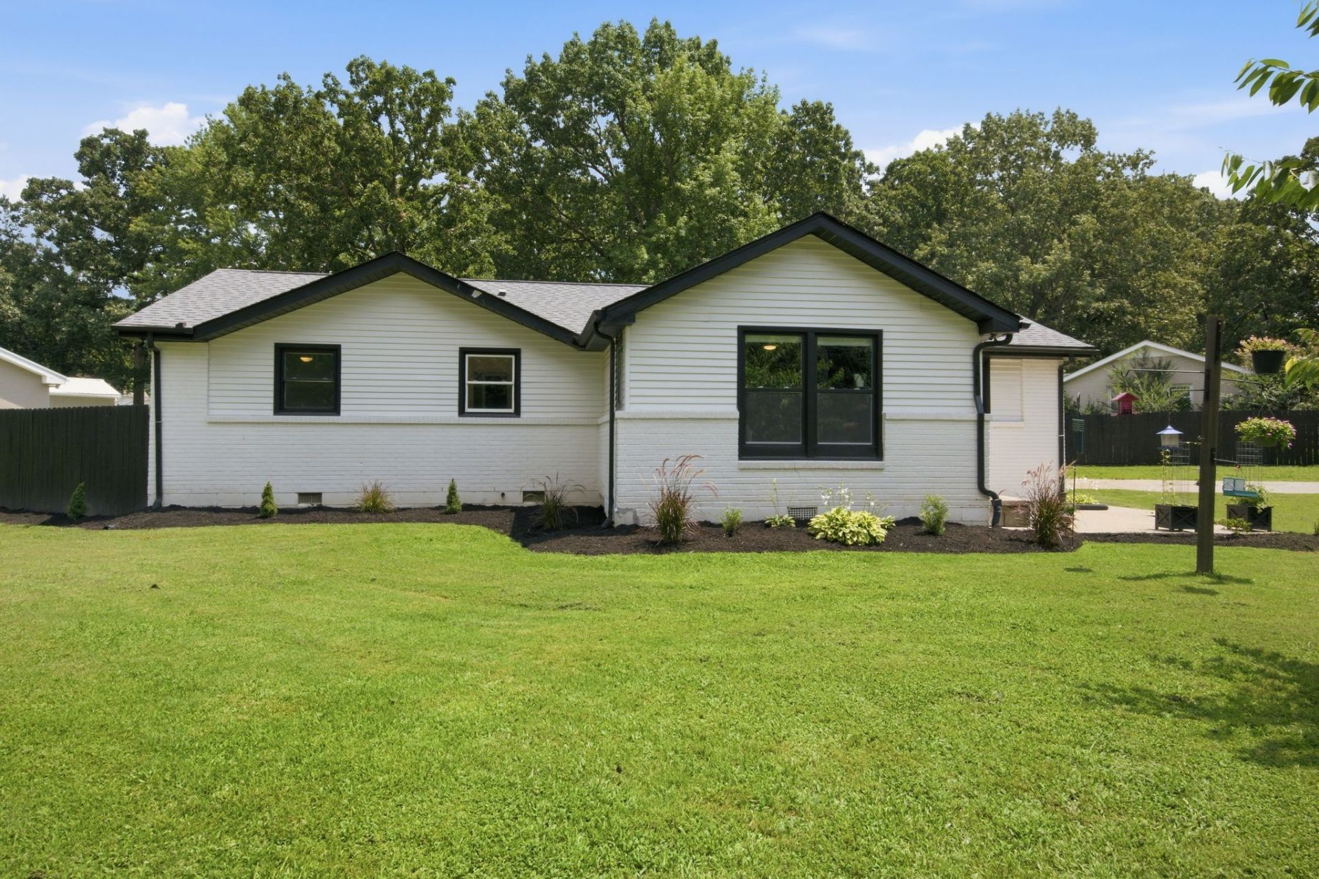 101 Hickory Dr, Dickson, TN 37055 Main Photo