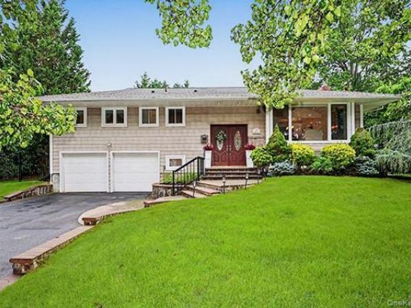 7 Beatrice Lane , Old Bethpage, NY 11804
