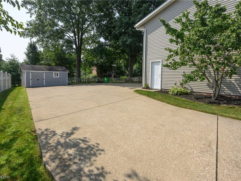 3345 Crownpoint Street NW, Massillon, OH 44646 Photo 2