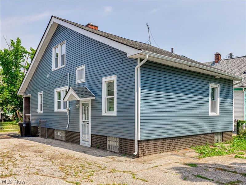10922 Sandusky Avenue, Cleveland, OH 44105 Photo 3
