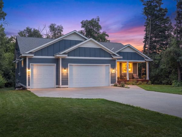 1268 Lincolntown Avenue, Mahtomedi, MN 55115