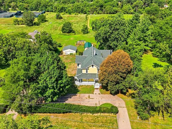 1008 N B Street, Fairfield, IA 52556