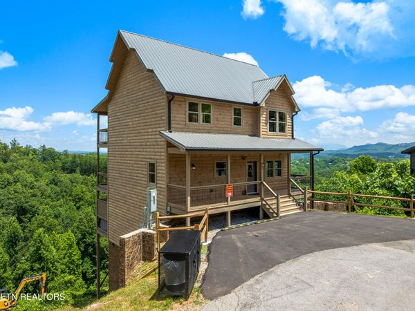 812 Peak Loop Way, Pigeon Forge, TN 37862