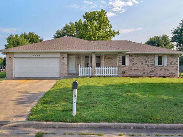 2323 W Austin Street , Bolivar, MO 65613