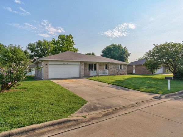 2323 W Austin Street , Bolivar, MO 65613