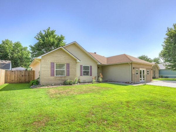 1422 W Macon Street , Carthage, MO 64836