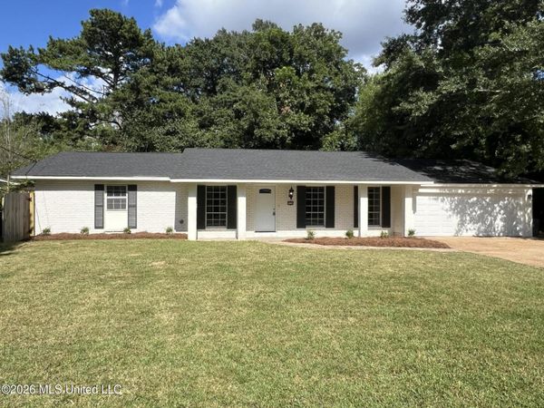 5726 Medallion Drive, Jackson, MS 39211