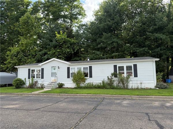 408 Compass Circle SE, New Philadelphia, OH 44663