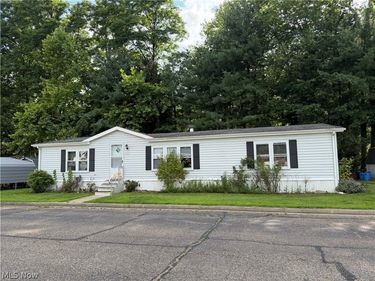 408 Compass Circle SE, New Philadelphia, OH 44663
