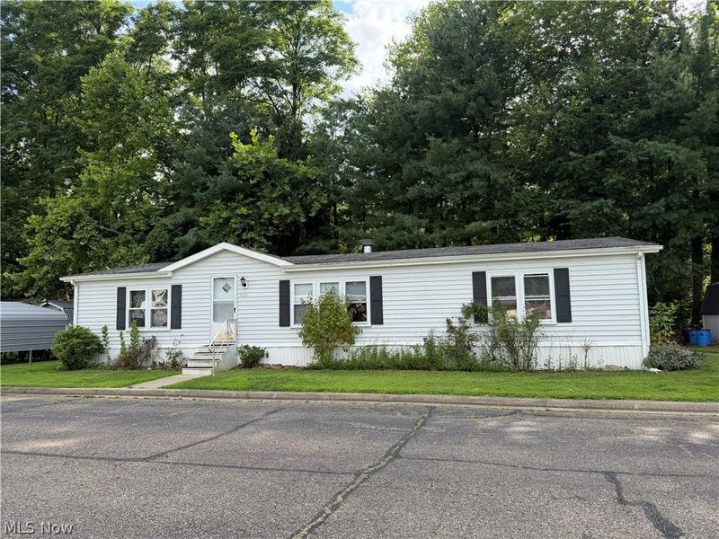 408 Compass Circle SE, New Philadelphia, OH 44663 Photo 1