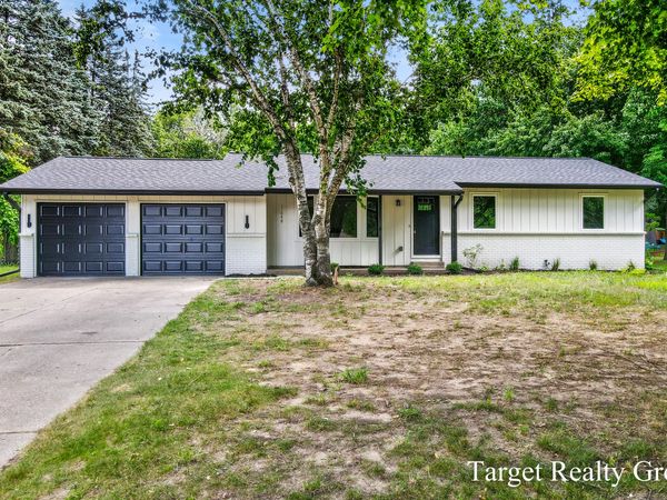11648 Woodgate Drive NW, Grand Rapids, MI 49534