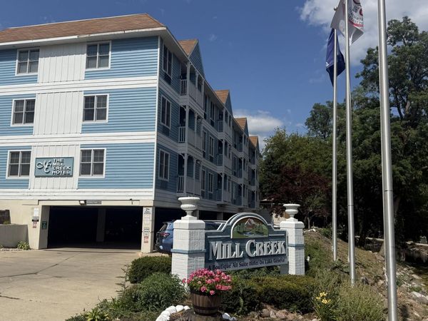 123 Center St, Unit 201, Lake Geneva, WI 53147