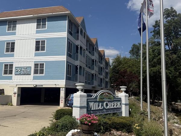 123 Center STREET, Unit 201, Lake Geneva, WI 53147