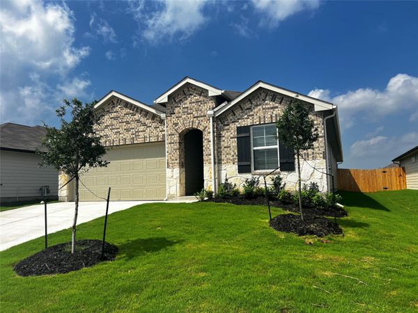 315 Darwin PL , Lockhart, TX 78644