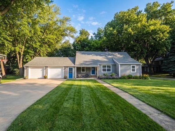 403 S Cedar Ave, Graettinger, IA 51342