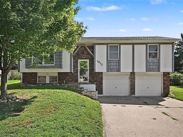 1613 N Glen Ellyn Street, Independence, MO 64056
