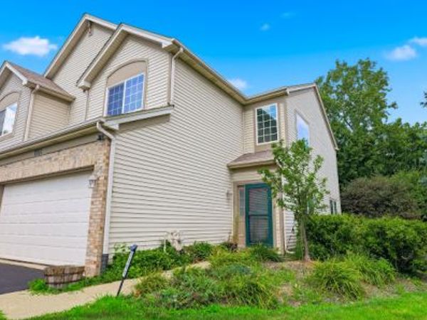 1061 Woodview Court , Aurora, IL 60502