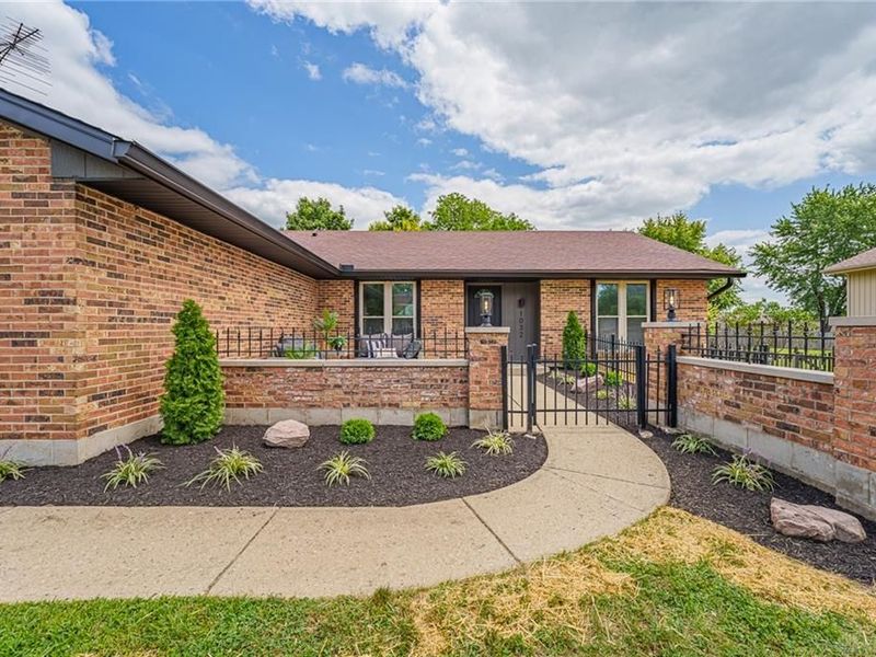 1032 Birchton Place, Vandalia, OH 45377 Photo 2