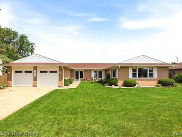 5094 Dustine Drive N, Saginaw Township, Mi 48603