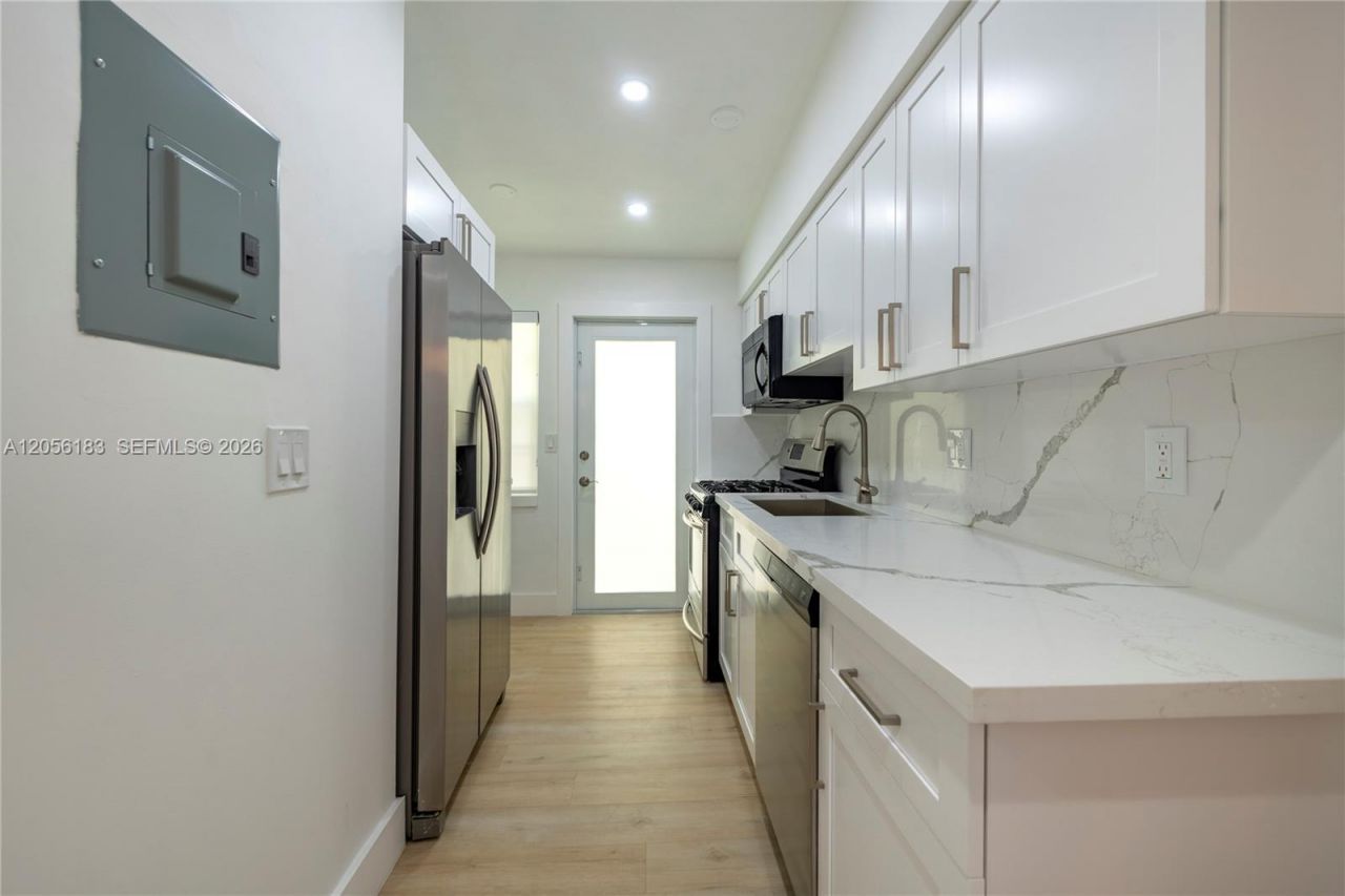 809 NE 17th Ave, Unit 4, Fort Lauderdale, FL 33304 Photo