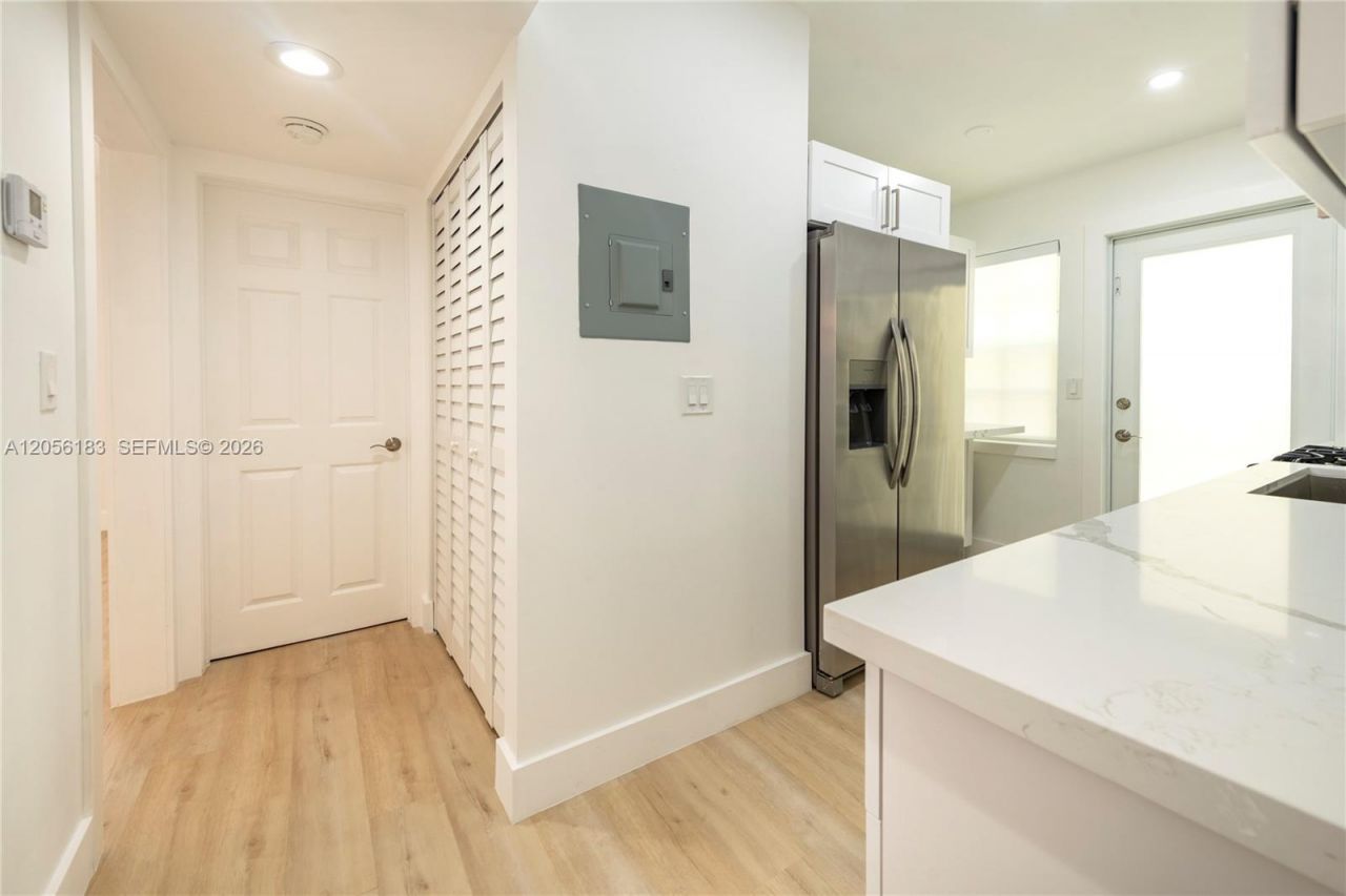 809 NE 17th Ave, Unit 4, Fort Lauderdale, FL 33304 Photo
