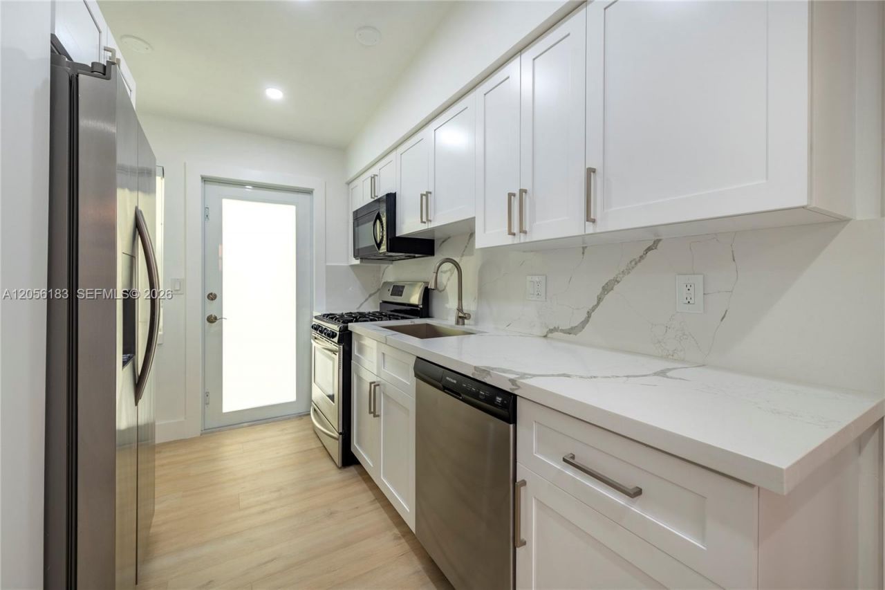 809 NE 17th Ave, Unit 4, Fort Lauderdale, FL 33304 Photo