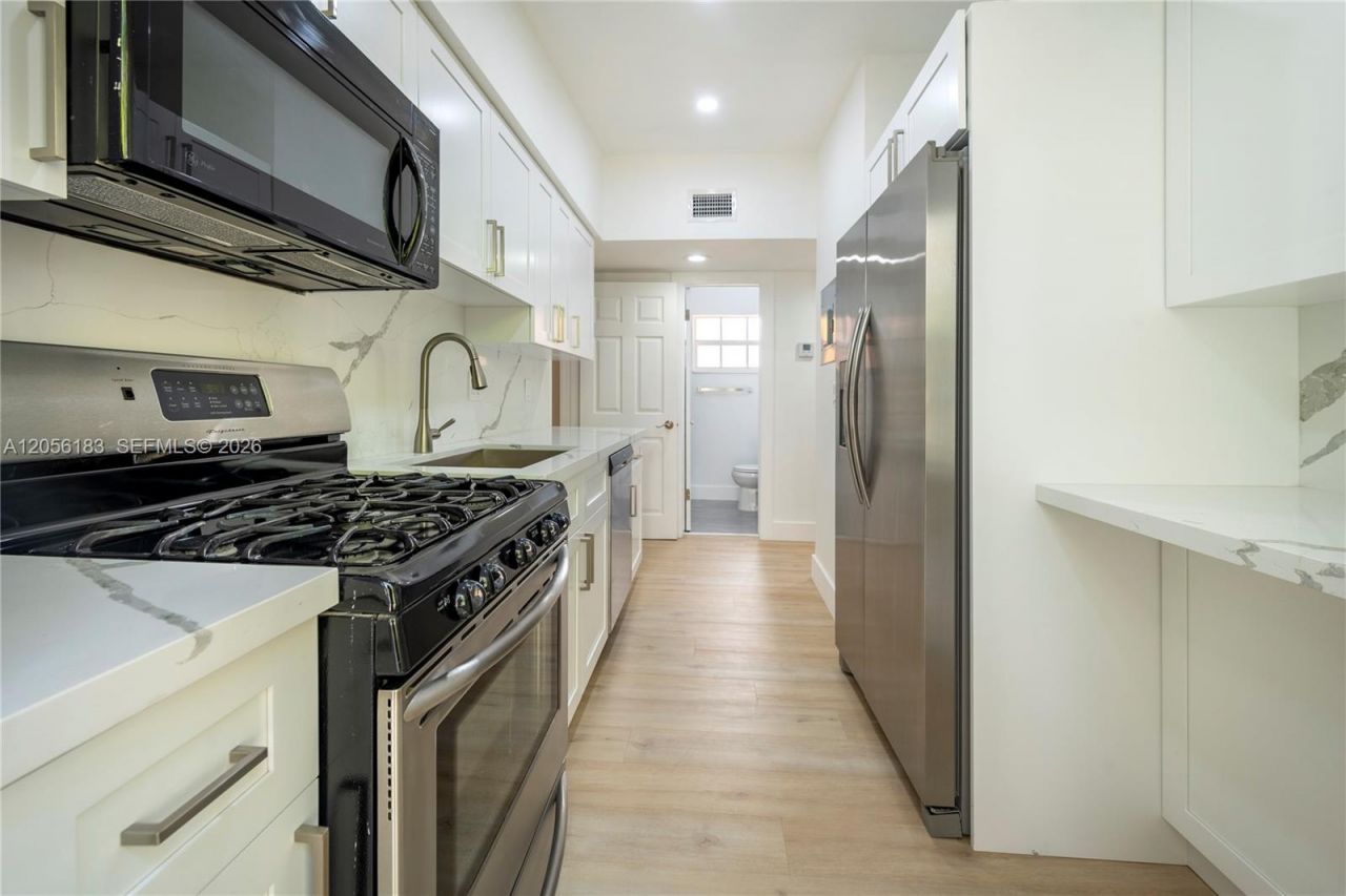 809 NE 17th Ave, Unit 4, Fort Lauderdale, FL 33304 Photo
