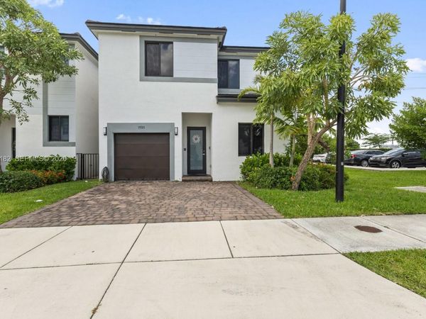 15725 SW 136th Ter , Miami, FL 33196
