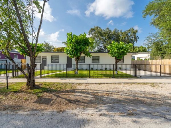 57 NW 68th St , Miami, FL 33150