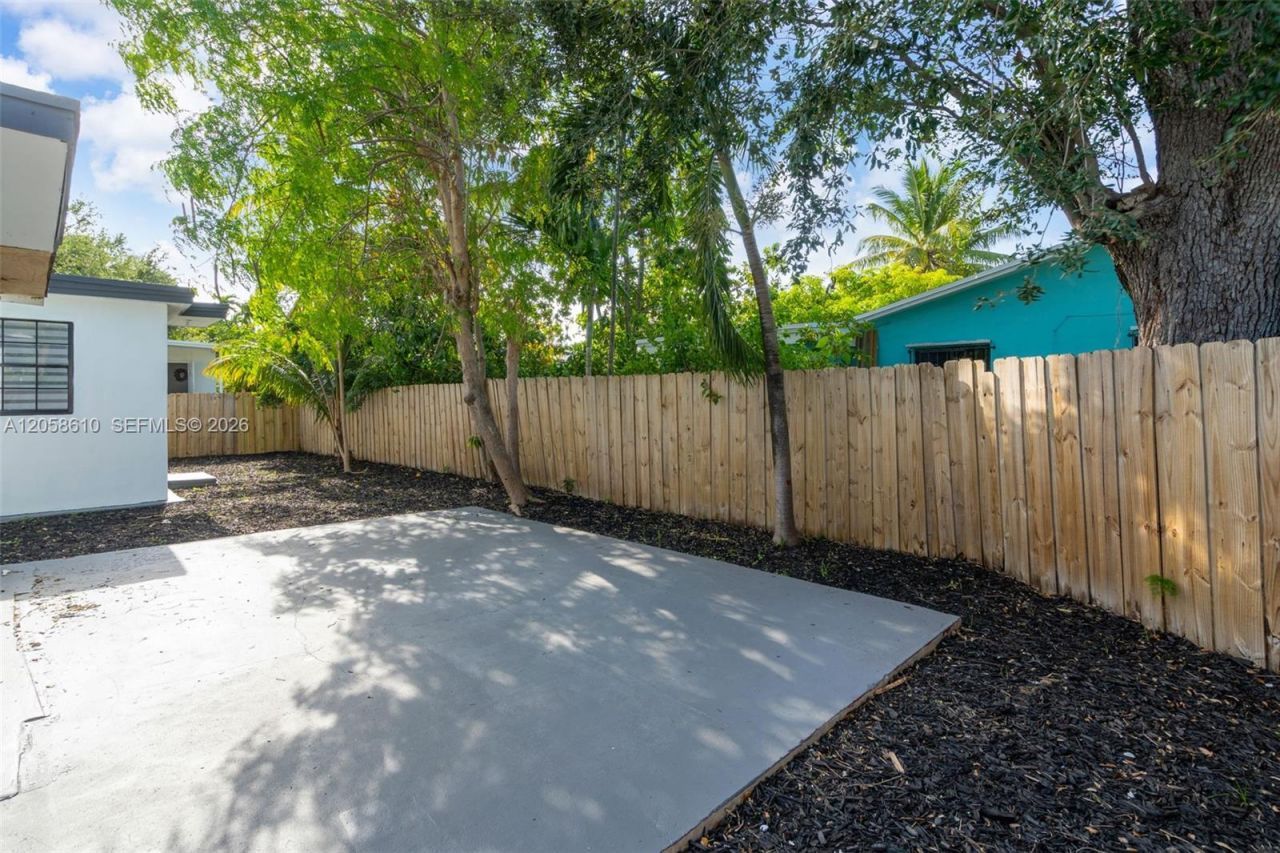 57 NW 68th St , Miami, FL 33150 Photo