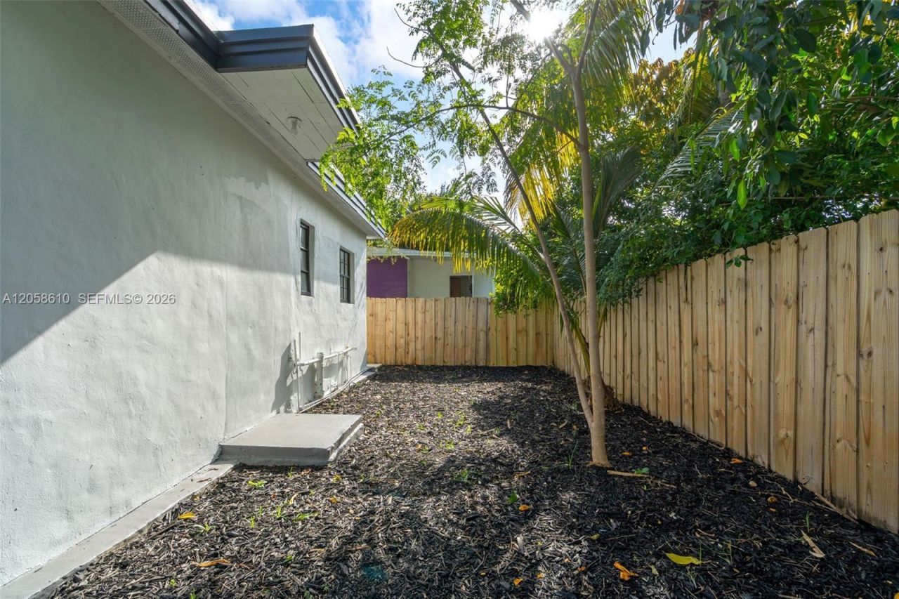 57 NW 68th St , Miami, FL 33150 Photo