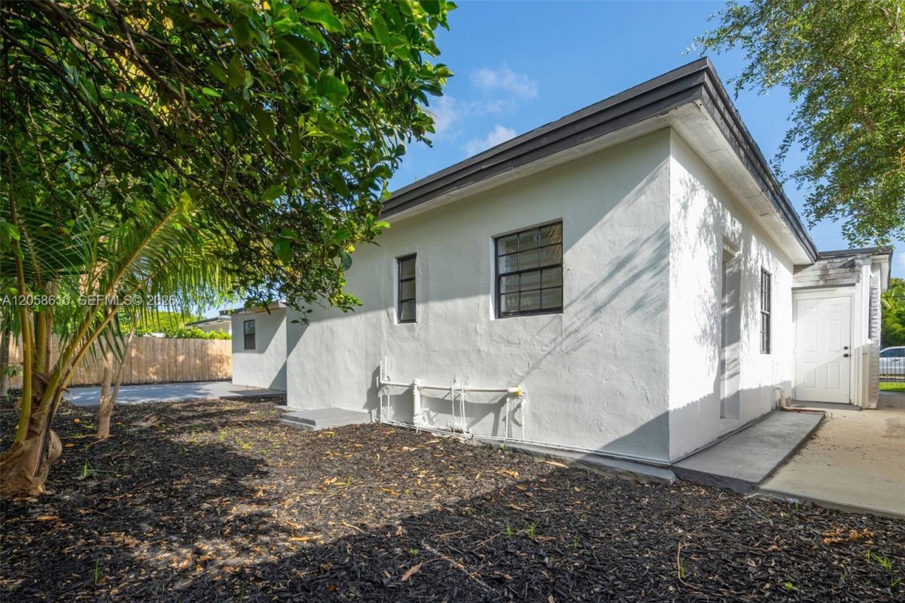 57 NW 68th St , Miami, FL 33150 Photo