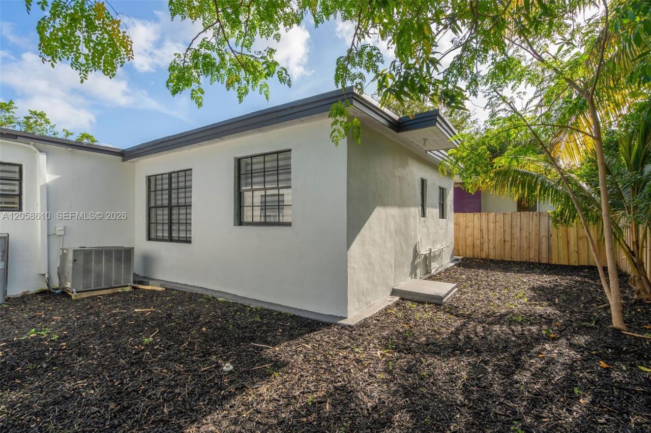 57 NW 68th St , Miami, FL 33150 Photo