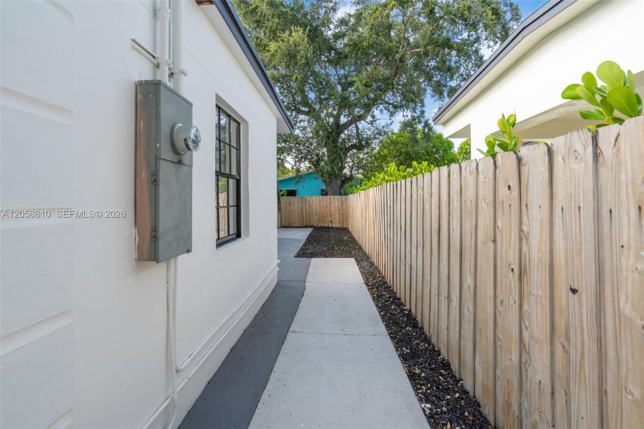 57 NW 68th St , Miami, FL 33150 Photo