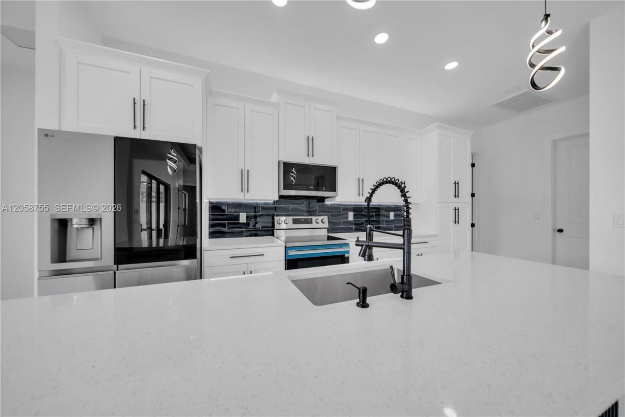 731 La Plata Ave, Lehigh Acres, FL 33974 Photo