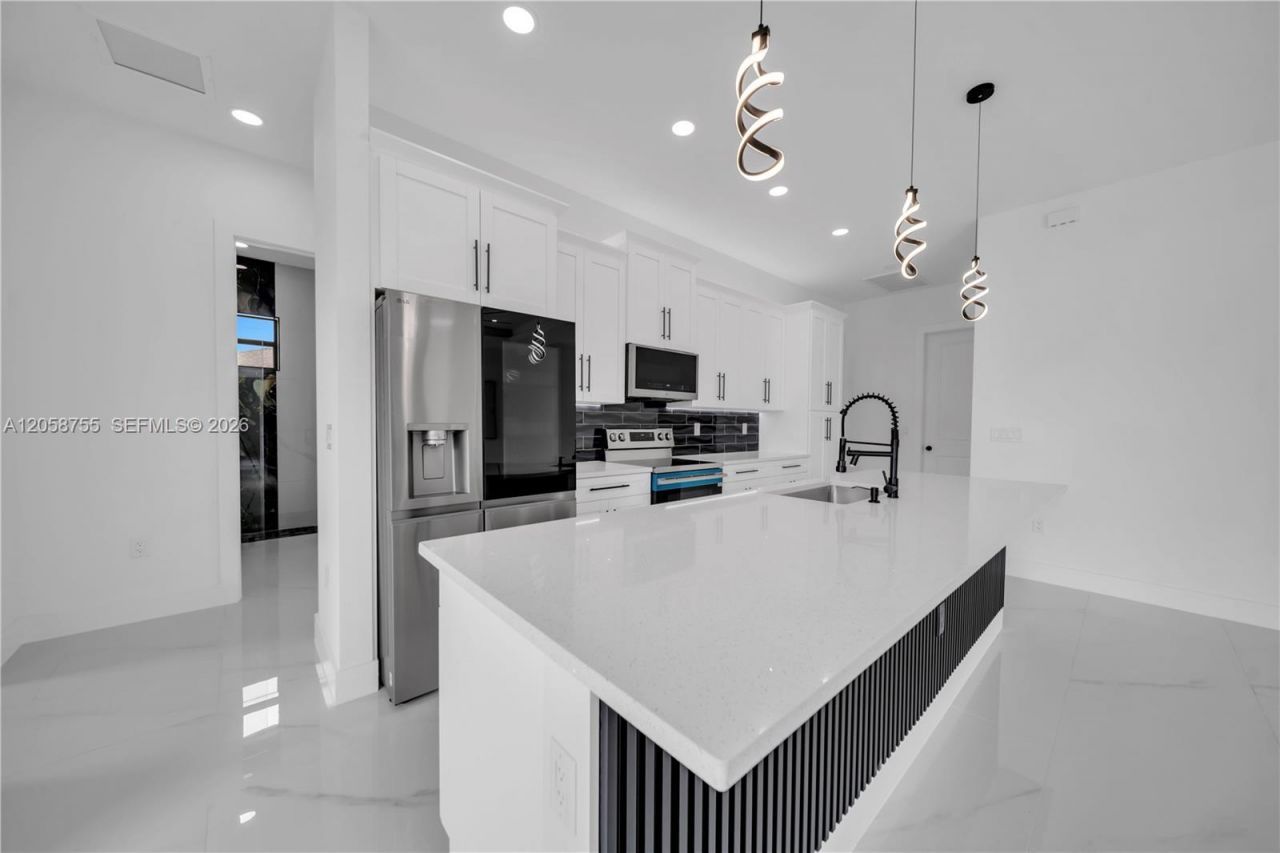 731 La Plata Ave, Lehigh Acres, FL 33974 Photo