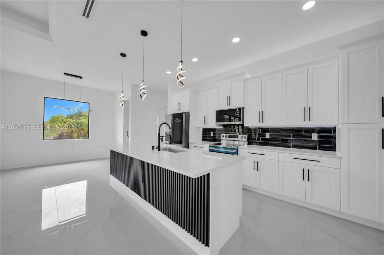 731 La Plata Ave, Lehigh Acres, FL 33974 Photo