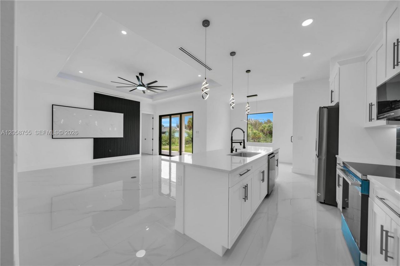 731 La Plata Ave, Lehigh Acres, FL 33974 Photo